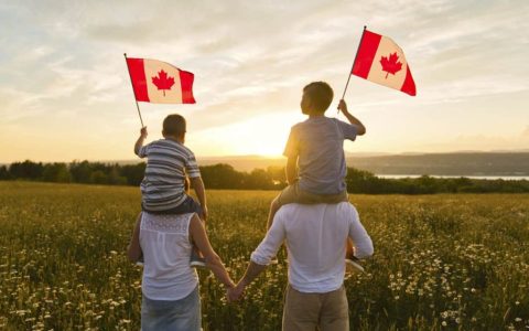 加拿大配偶团聚移民收入要求和流程！可不是只有扯证才能申请，必读干货！
